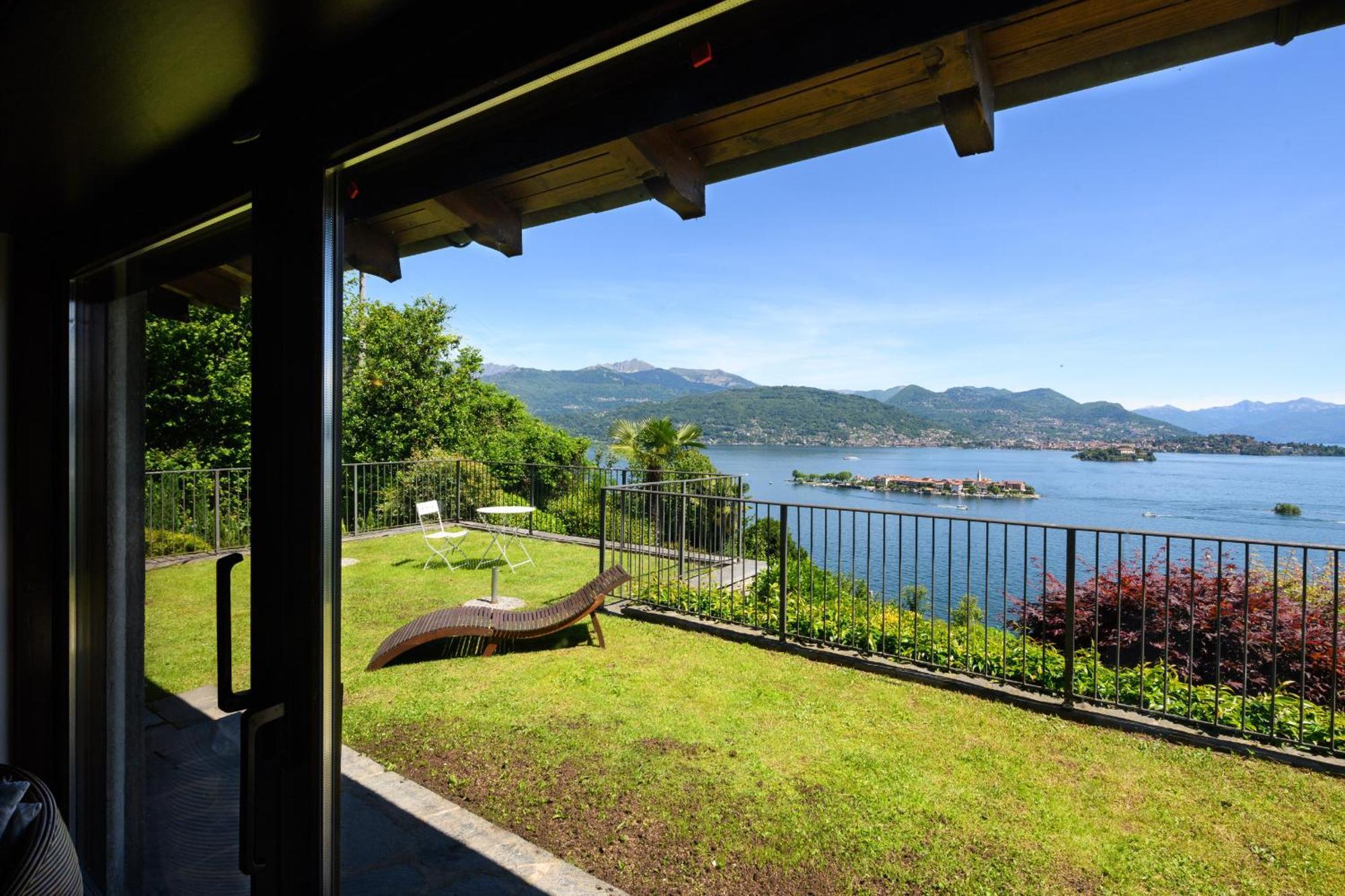 Gia * Stresa